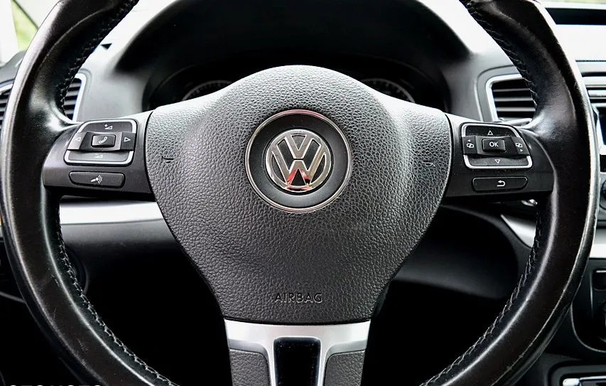 Volkswagen Sharan cena 44900 przebieg: 203000, rok produkcji 2013 z Niemodlin małe 232